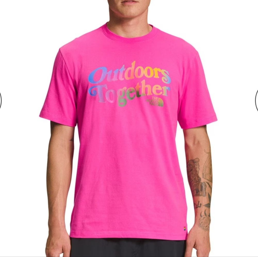 NWT Unisex North Face tee